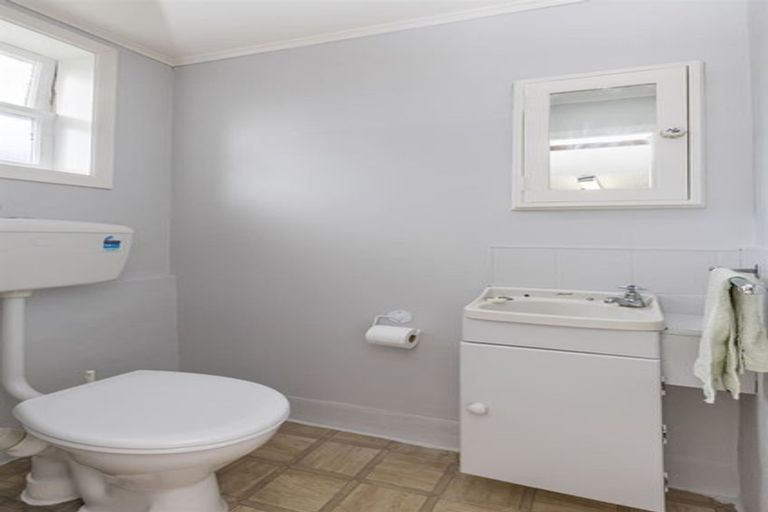Photo of property in 57 Taylor Terrace, Tawa, Wellington, 5028