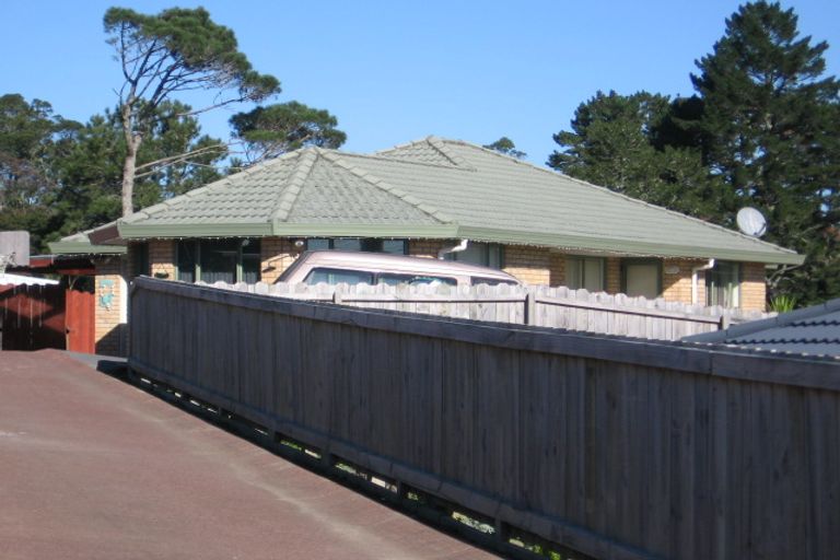 Photo of property in 42 View Ridge Drive, Ranui, Auckland, 0612