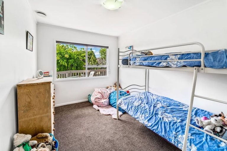 Photo of property in 5 Seabar Place, Glen Eden, Auckland, 0602