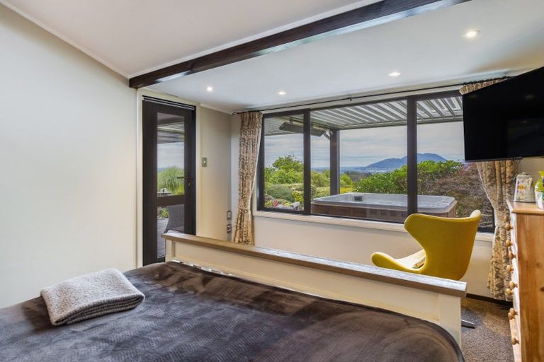 Photo of property in 15 Cameron Drive, Acacia Bay, Taupo, 3385