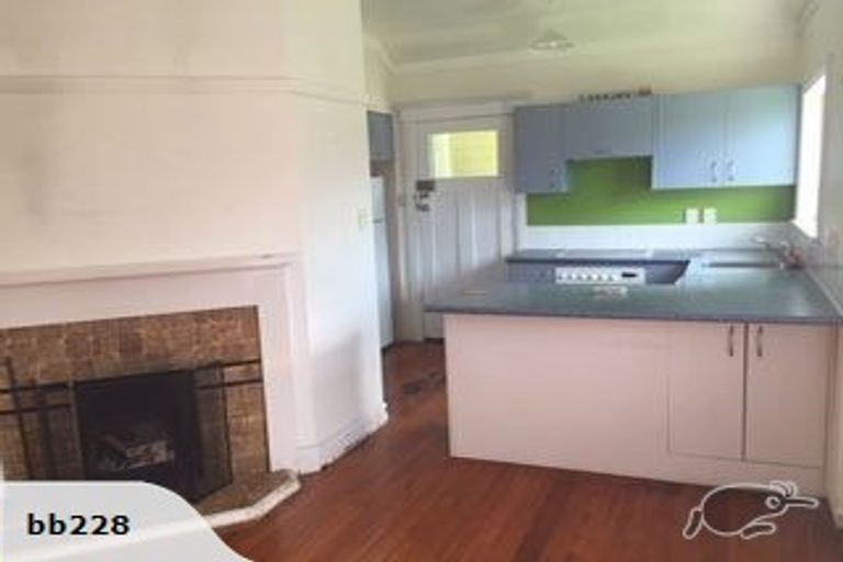 Photo of property in 39 Queen Street, Northcote Point, Auckland, 0627