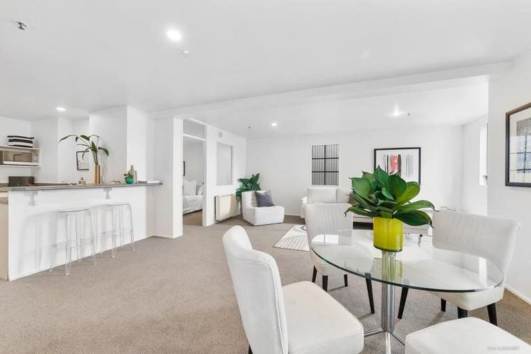 Photo of property in Courtenay Apartments, 606/120 Courtenay Place, Te Aro, Wellington, 6011