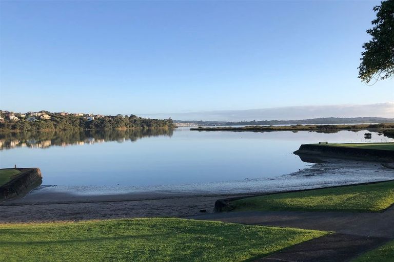 Photo of property in 16 Chapman Road, Te Atatu Peninsula, Auckland, 0610