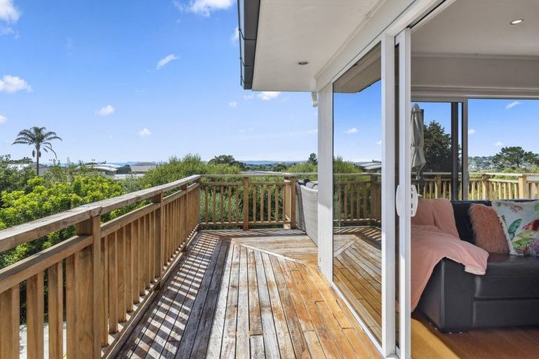 Photo of property in 767 East Coast Road, Northcross, Auckland, 0630