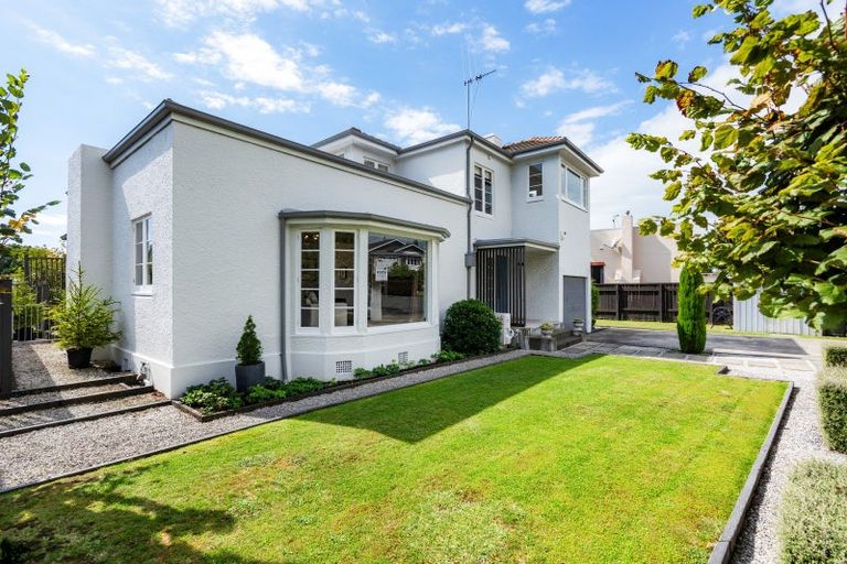 Photo of property in 63 Napier Terrace, Hospital Hill, Napier, 4110