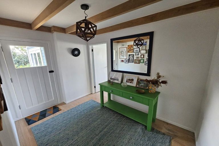 Photo of property in 5 Bayside Avenue, Te Atatu Peninsula, Auckland, 0610