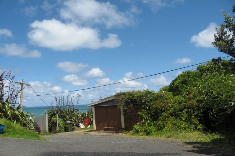 Photo of property in 25 Domain Crescent, Muriwai, Waimauku, 0881