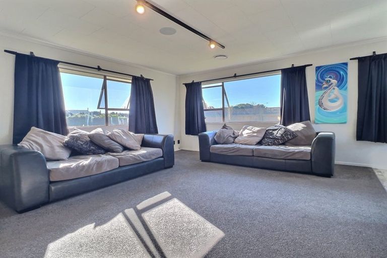 Photo of property in 18 Reeves Street, Waikanae Beach, Waikanae, 5036