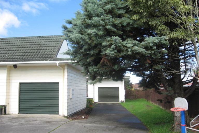 Photo of property in 1/46 Aviemore Drive, Highland Park, Auckland, 2010