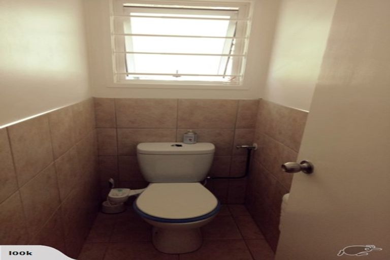 Photo of property in 9 Beaudine Avenue, Glenfield, Auckland, 0629