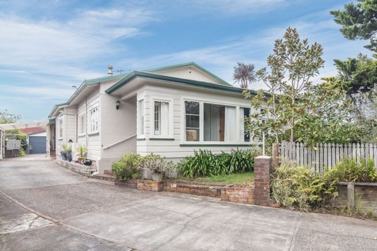 Photo of property in 299 Te Moana Road, Waikanae, 5036