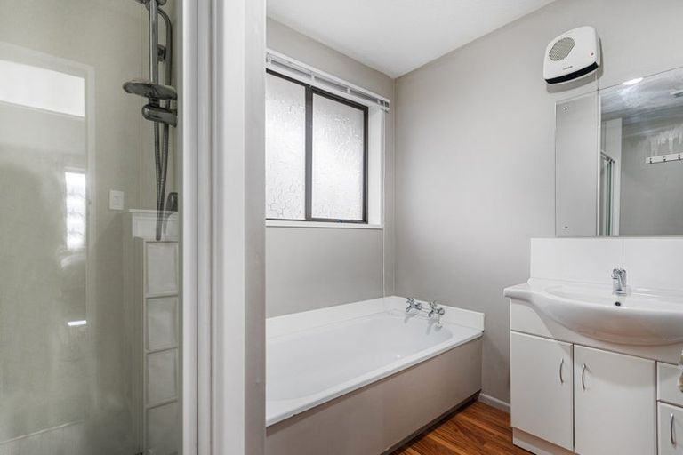 Photo of property in 2/8a Salford Avenue, Redwood, Christchurch, 8051