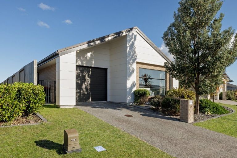 Photo of property in 30 Komata Crescent, Papamoa Beach, Papamoa, 3118