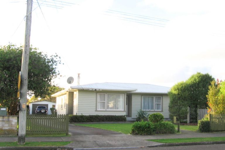 Photo of property in 17 Rimu Street, Waikanae, 5036