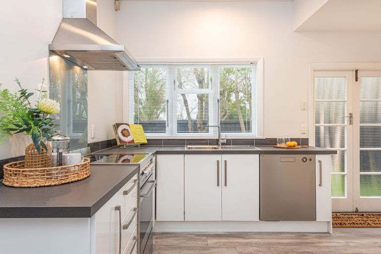 Photo of property in 60 Oxley Avenue, St Albans, Christchurch, 8014