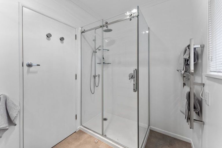 Photo of property in 26 Walton Avenue, Waikanae, 5036