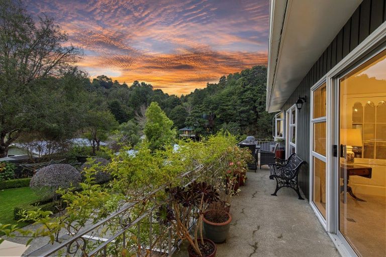 Photo of property in 4 Harewood Grove, Pinehaven, Upper Hutt, 5019