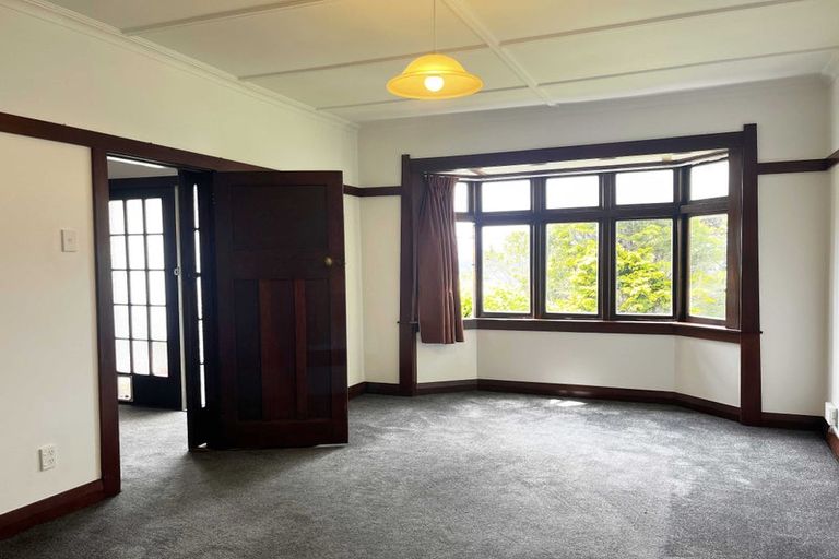 Photo of property in 19 Highbury Crescent, Aro Valley, Wellington, 6012