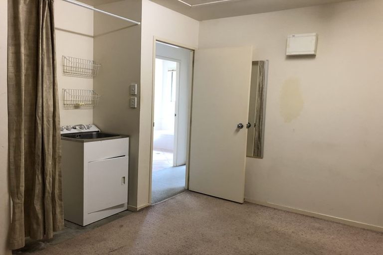 Photo of property in 10 Copplestone Place, New Lynn, Auckland, 0600