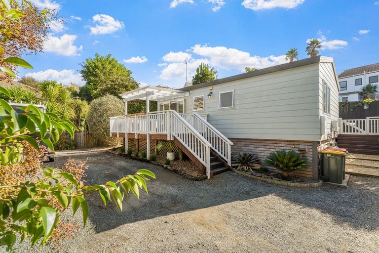 Photo of property in 2/4 Kenneth Hopper Place, Manly, Whangaparaoa, 0930