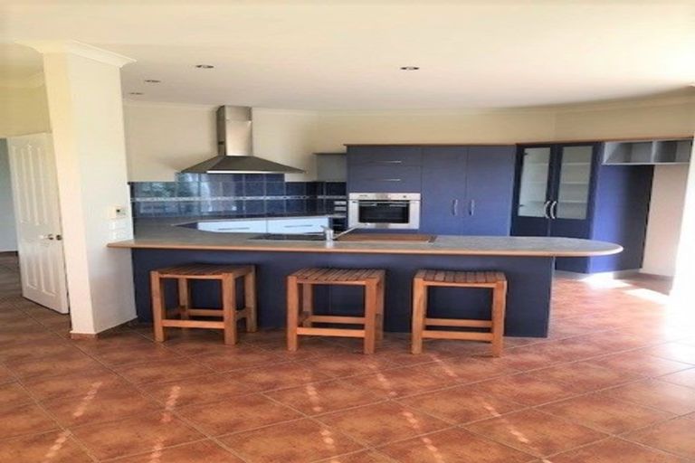 Photo of property in 20 Quadrant Heights, Paraparaumu, 5032