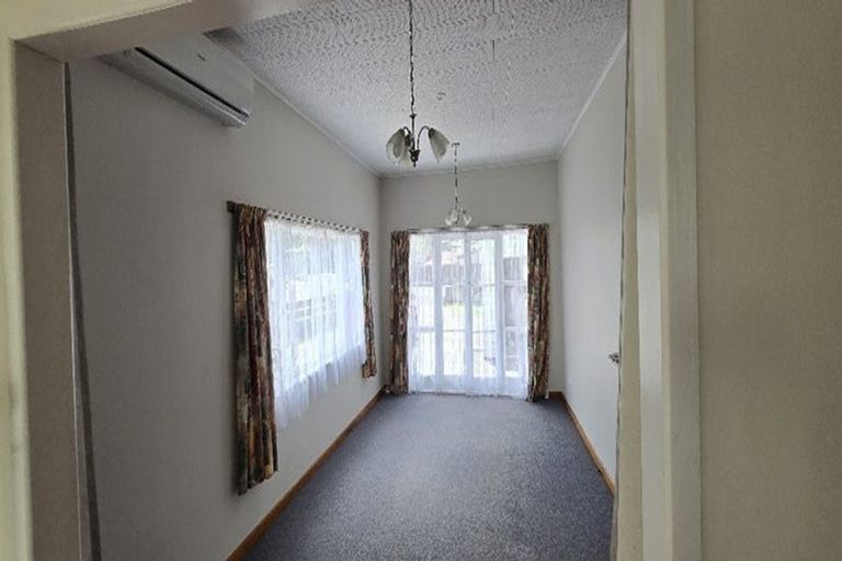 Photo of property in 67 View Road, Henderson, Auckland, 0612