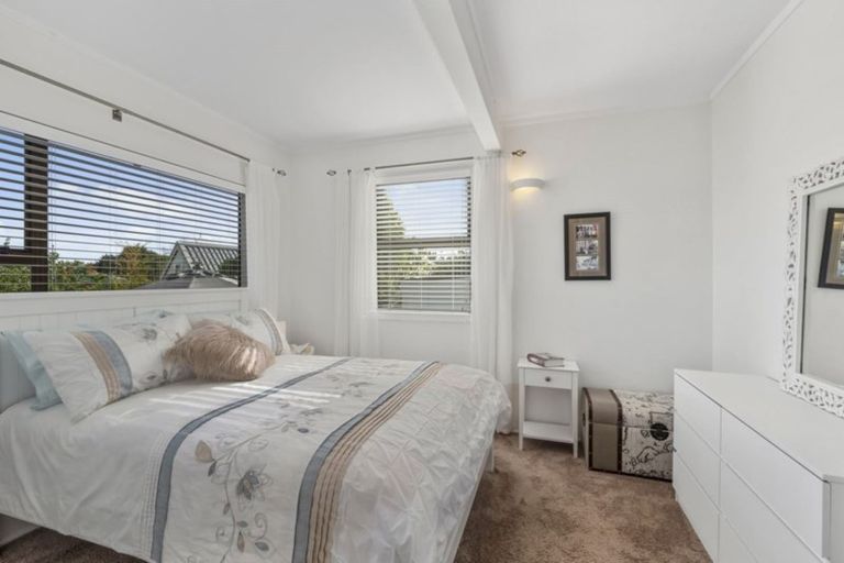 Photo of property in 2/17 County Road, Torbay, Auckland, 0630