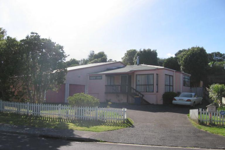 Photo of property in 3 Greenvalley Rise, Glenfield, Auckland, 0629