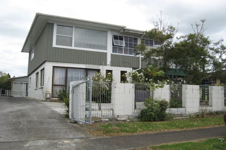 Photo of property in 84 Windrush Close, Mangere, Auckland, 2022