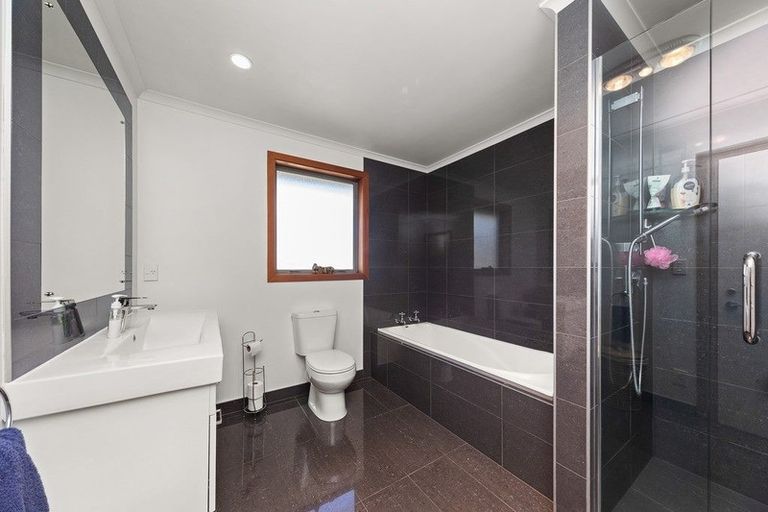 Photo of property in 44 Roberts Line, Kelvin Grove, Palmerston North, 4414