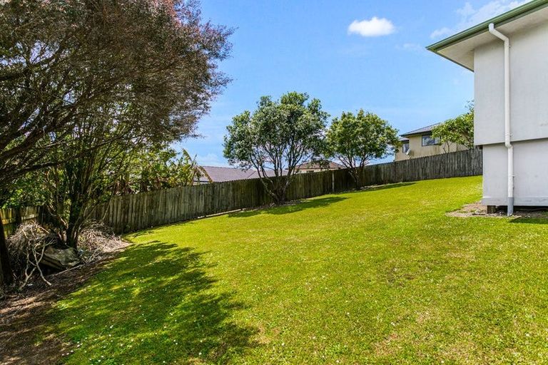 Photo of property in 19 Carling Avenue, Massey, Auckland, 0614