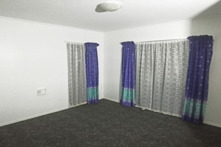 Photo of property in 53 Triangle Road, Massey, Auckland, 0614