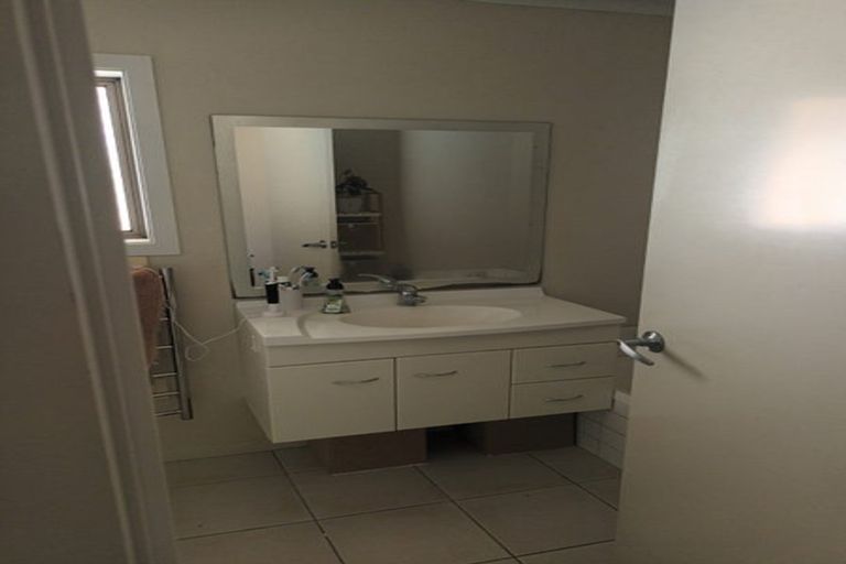 Photo of property in 2/64 Kawaha Point Road, Kawaha Point, Rotorua, 3010