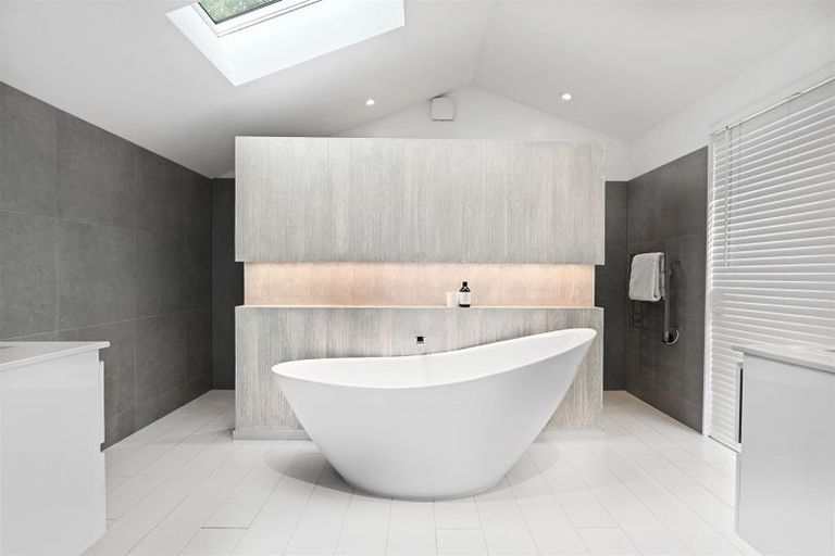 Photo of property in 68 Blighs Road, Strowan, Christchurch, 8052