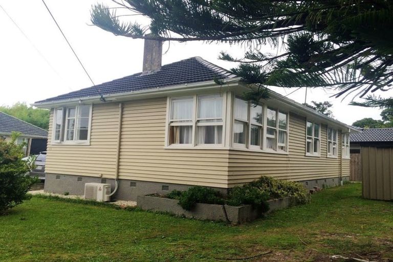 Photo of property in 23 Hill Crescent, New Lynn, Auckland, 0600