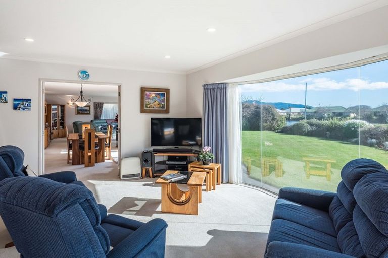 Photo of property in 10 Glen Loch Place, Paraparaumu, 5032