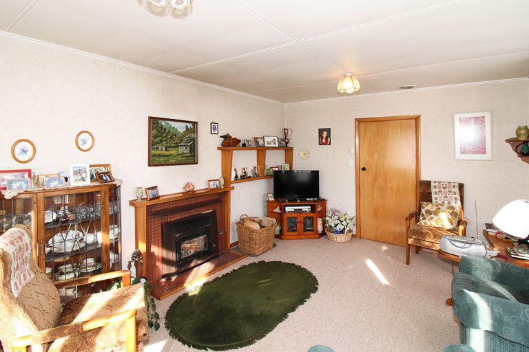 Photo of property in 4 Hughan Place, Carterton, 5713