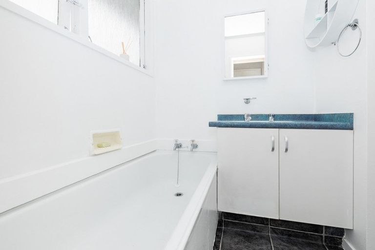 Photo of property in 19 Halswell Crescent, Westbrook, Palmerston North, 4412