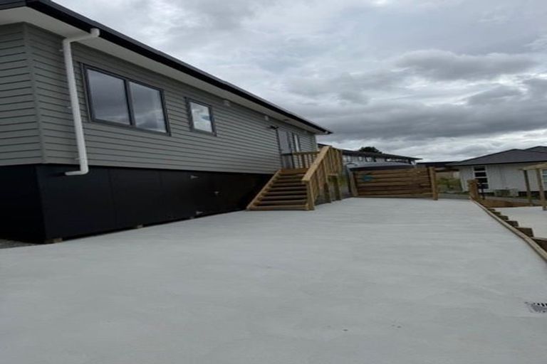 Photo of property in 1 Silver Fern Way, Woodhill, 0110