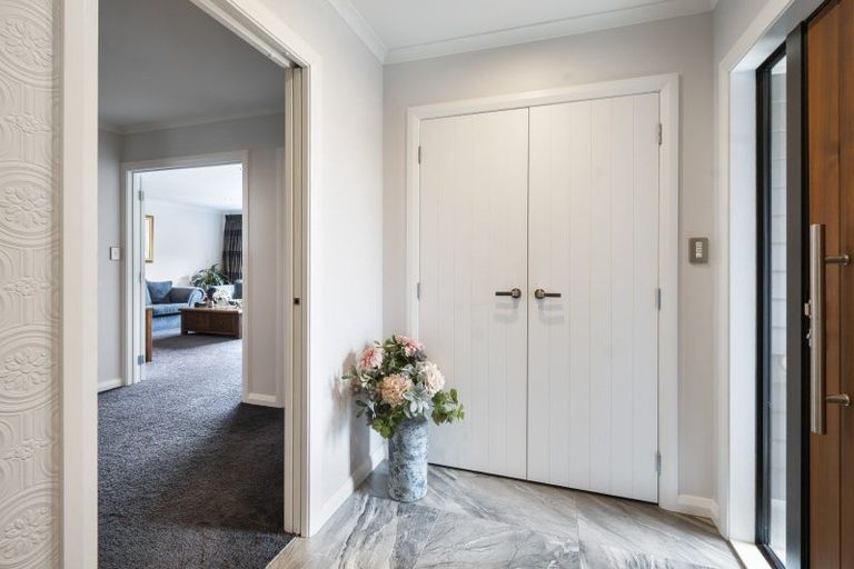 Photo of property in 9 Saint Heliers Grove, Fitzherbert, Palmerston North, 4410