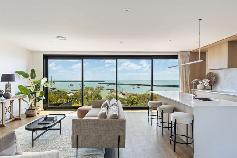 Photo of property in 10a Whiteley Street, Moturoa, New Plymouth, 4310