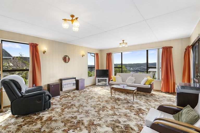 Photo of property in 58 Chapman Street, Newlands, Wellington, 6037