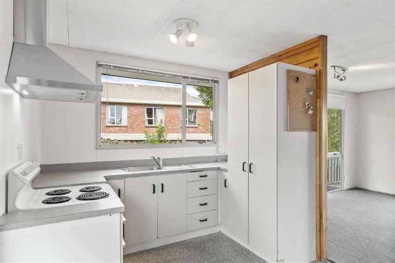 Photo of property in 1/30 Barbados Drive, Unsworth Heights, Auckland, 0632