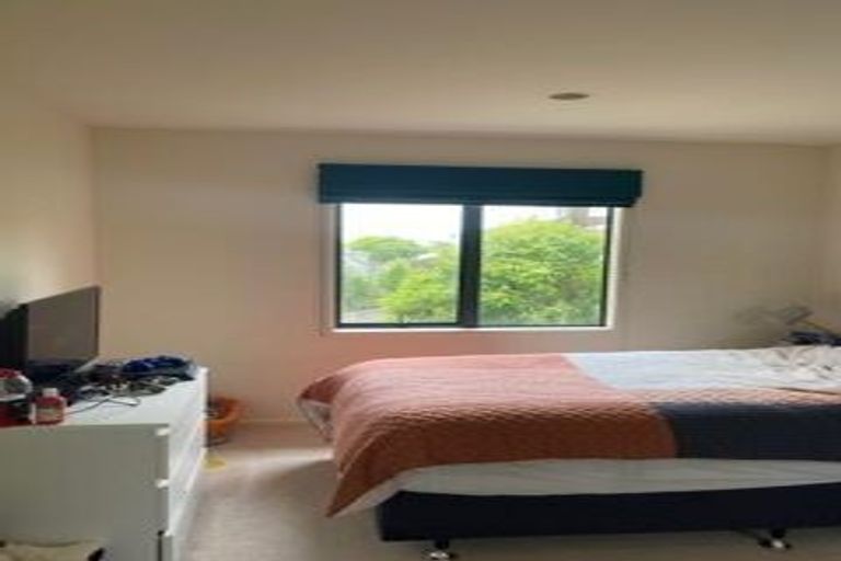 Photo of property in 8 Adelie Place, Murrays Bay, Auckland, 0630