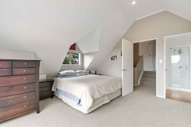 Photo of property in 2/19 Pemberton Avenue, Bayview, Auckland, 0629
