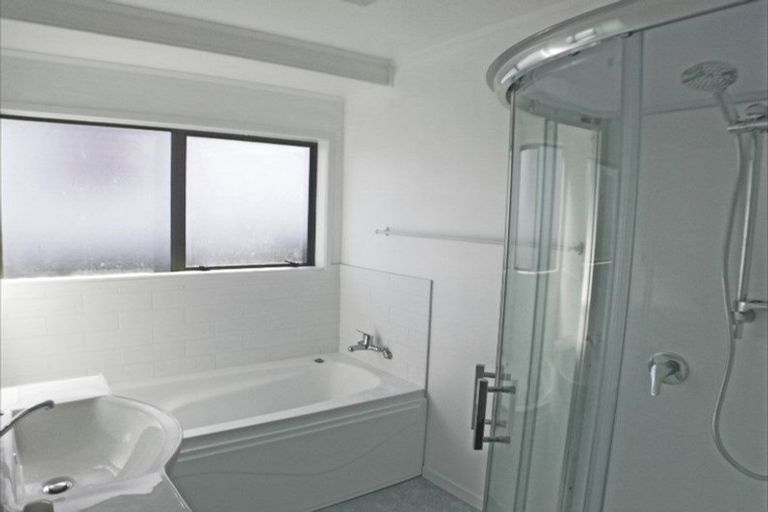 Photo of property in 53 Triangle Road, Massey, Auckland, 0614