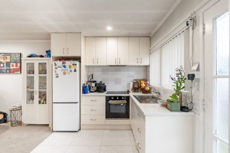Photo of property in 4/6 Ray Small Drive, Papakura, 2110