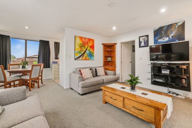 Photo of property in 2/43 Brixton Street, Islington, Christchurch, 8042