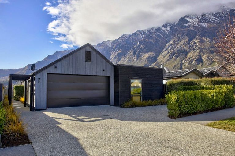 Photo of property in 14 Ward Street, Jacks Point, Queenstown, 9371