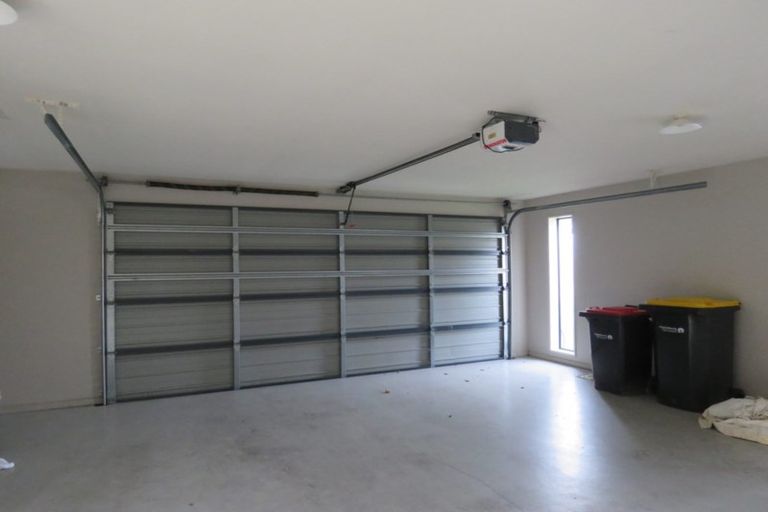 Photo of property in 6 Sheraton Place, Redwood, Christchurch, 8051